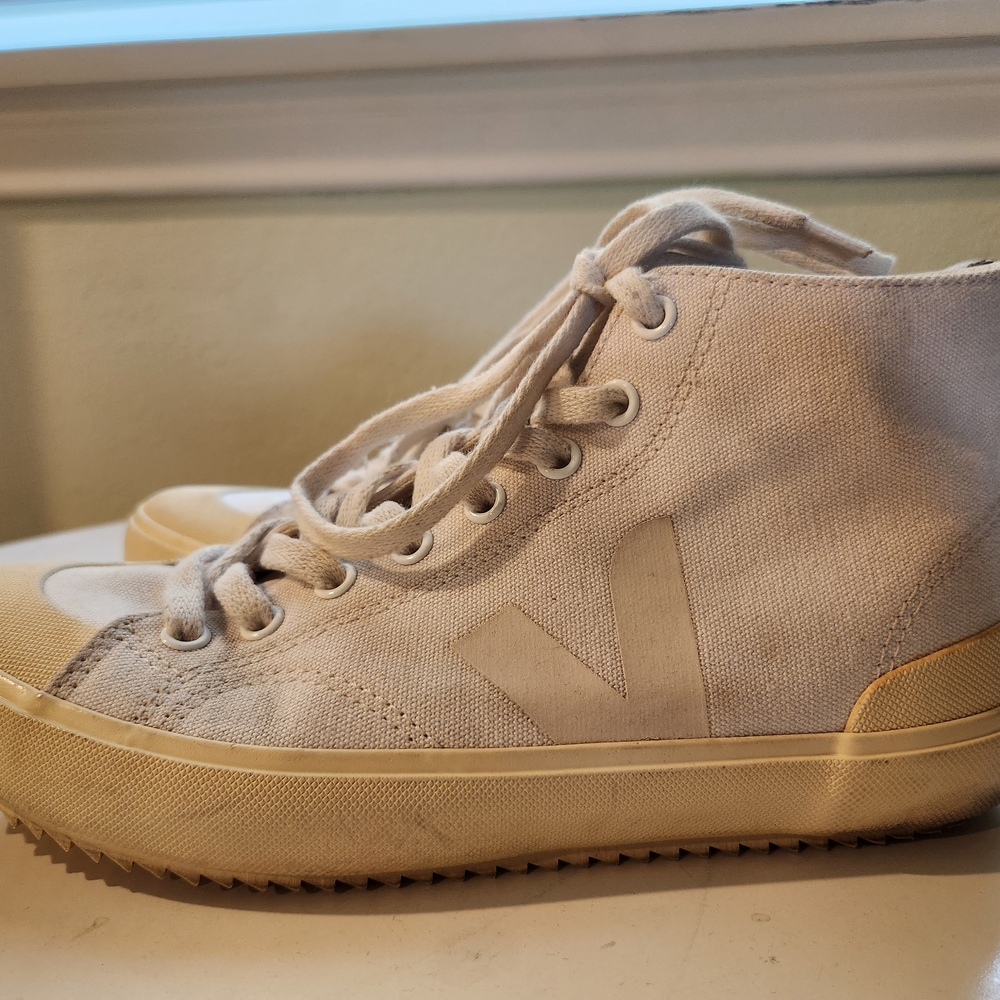 Veja Women's Cream High-Top Sneakers